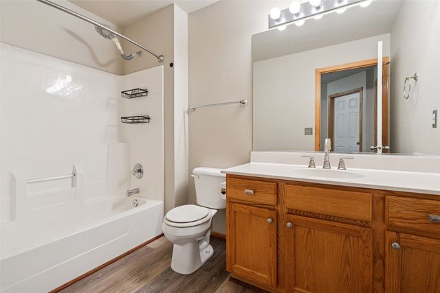 811 Burr Oaks Drive 603, West Des Moines, IA 50266