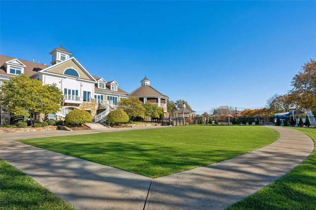 811 Burr Oaks Drive 603, West Des Moines, IA 50266