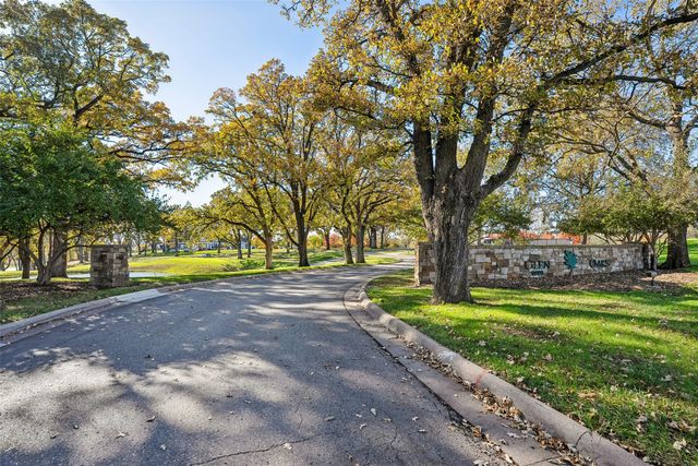 811 Burr Oaks Drive 603, West Des Moines, IA 50266