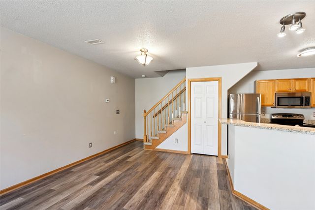 811 Burr Oaks Drive 603, West Des Moines, IA 50266