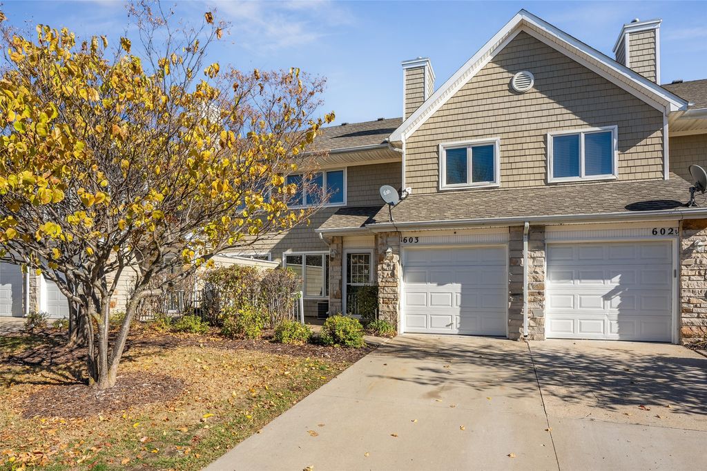 811 Burr Oaks Drive 603, West Des Moines, IA 50266