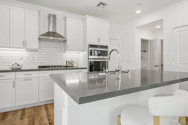 13068 Olympus 1, Poway, CA 92064