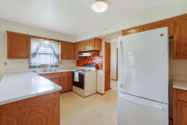 12920 W Crawford DRIVE, New Berlin, WI 53151