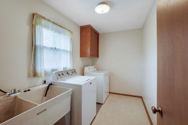 12920 W Crawford DRIVE, New Berlin, WI 53151