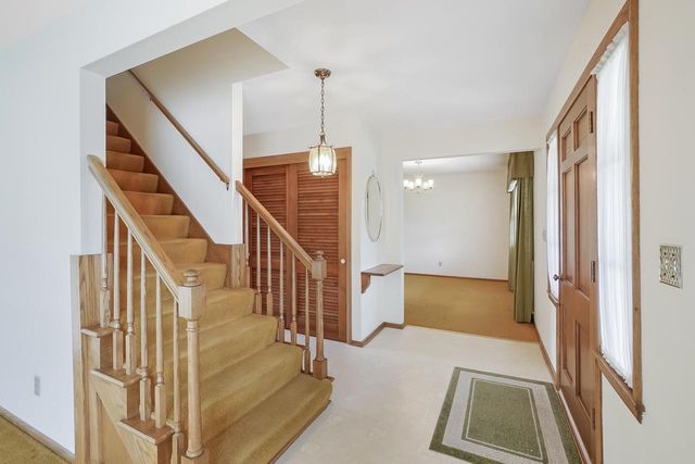 12920 W Crawford DRIVE, New Berlin, WI 53151