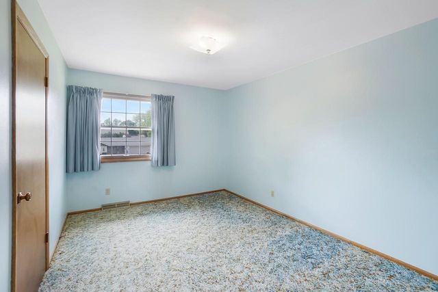 12920 W Crawford DRIVE, New Berlin, WI 53151