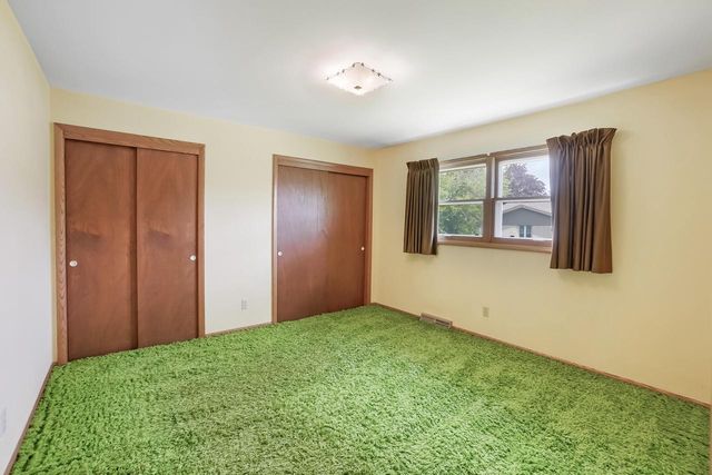 12920 W Crawford DRIVE, New Berlin, WI 53151