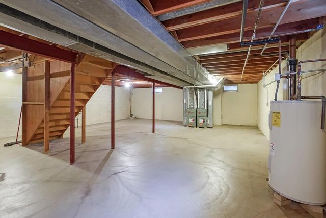 12920 W Crawford DRIVE, New Berlin, WI 53151