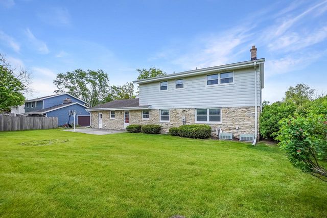 12920 W Crawford DRIVE, New Berlin, WI 53151