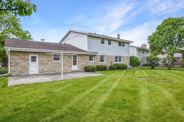 12920 W Crawford DRIVE, New Berlin, WI 53151