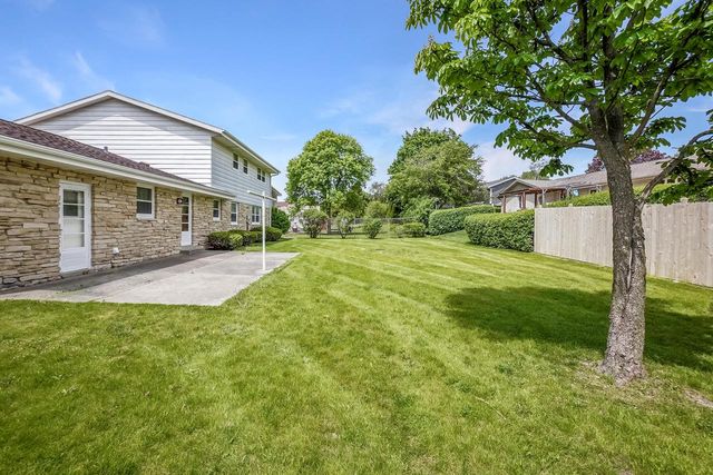 12920 W Crawford DRIVE, New Berlin, WI 53151