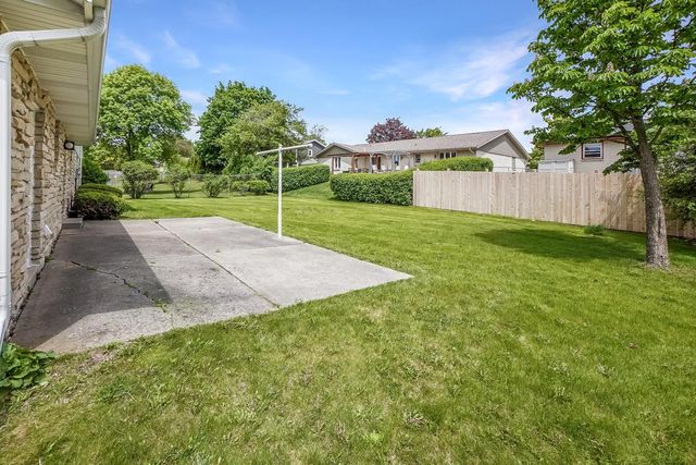 12920 W Crawford DRIVE, New Berlin, WI 53151