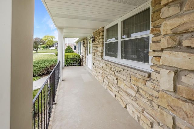 12920 W Crawford DRIVE, New Berlin, WI 53151