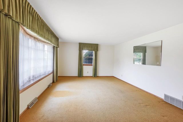 12920 W Crawford DRIVE, New Berlin, WI 53151