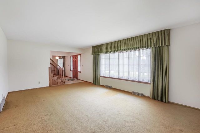 12920 W Crawford DRIVE, New Berlin, WI 53151