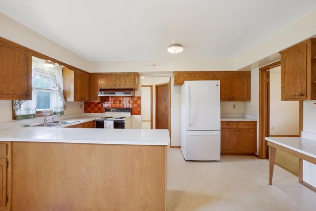 12920 W Crawford DRIVE, New Berlin, WI 53151