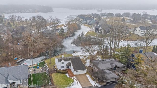 3446 Benstein Road, Commerce Charter Township, MI 48382