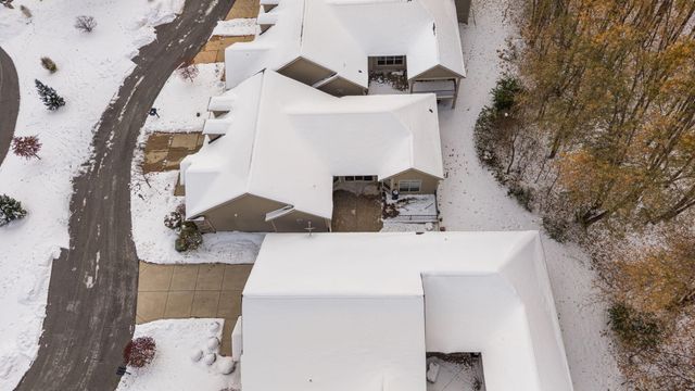 2714 Rustic Crooked Circle, Valparaiso, IN 46385