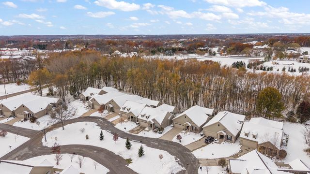 2714 Rustic Crooked Circle, Valparaiso, IN 46385