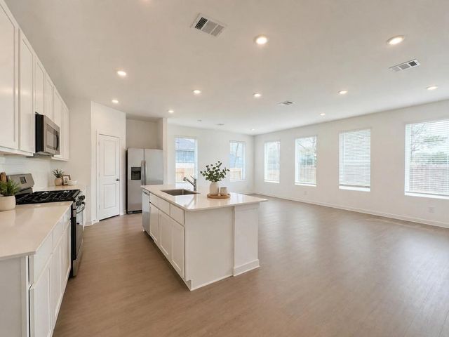 513 Robin Street, Angleton, TX 77515