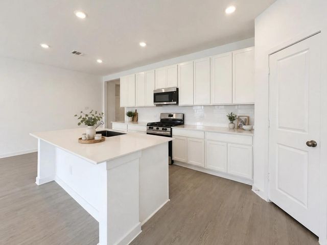 513 Robin Street, Angleton, TX 77515