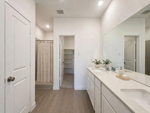 513 Robin Street, Angleton, TX 77515