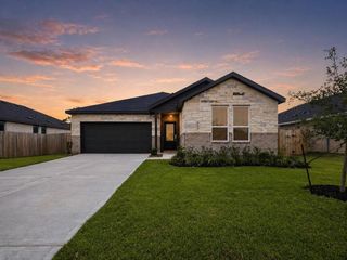 513 Robin Street, Angleton, TX 77515