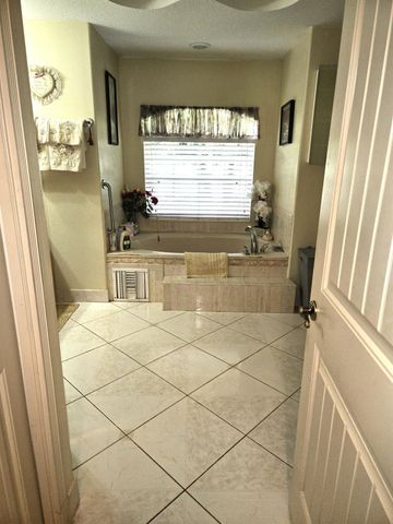 882 Palo Alto Street SE, Palm Bay, FL 32909