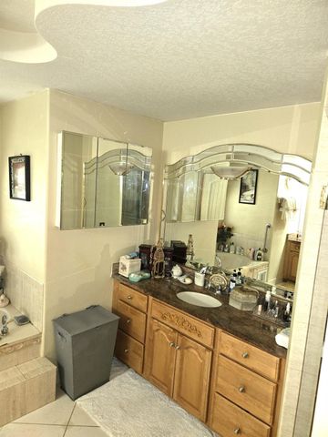 882 Palo Alto Street SE, Palm Bay, FL 32909