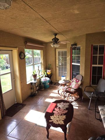 882 Palo Alto Street SE, Palm Bay, FL 32909