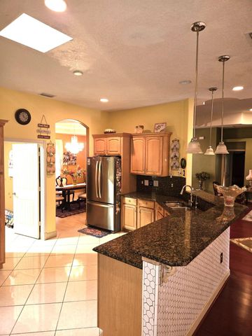 882 Palo Alto Street SE, Palm Bay, FL 32909