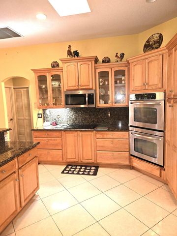 882 Palo Alto Street SE, Palm Bay, FL 32909