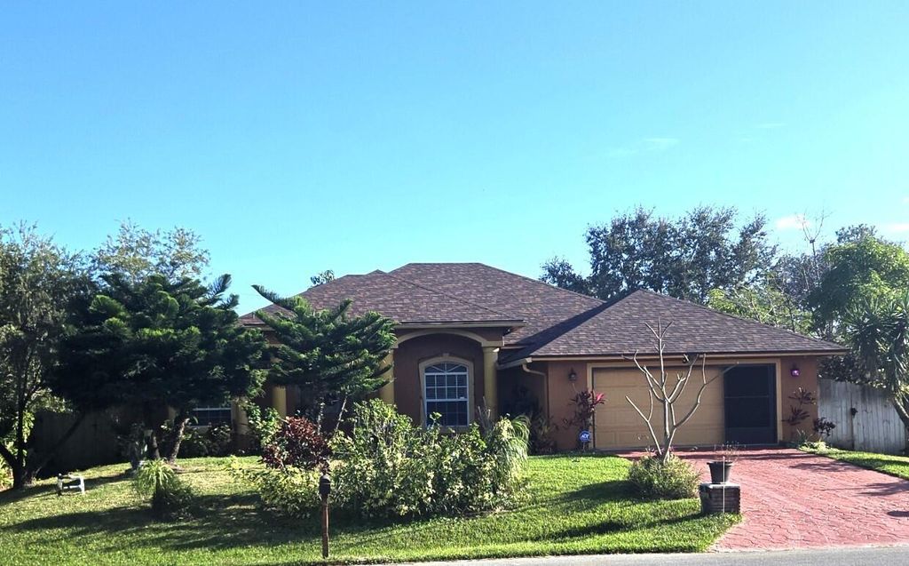 882 Palo Alto Street SE, Palm Bay, FL 32909