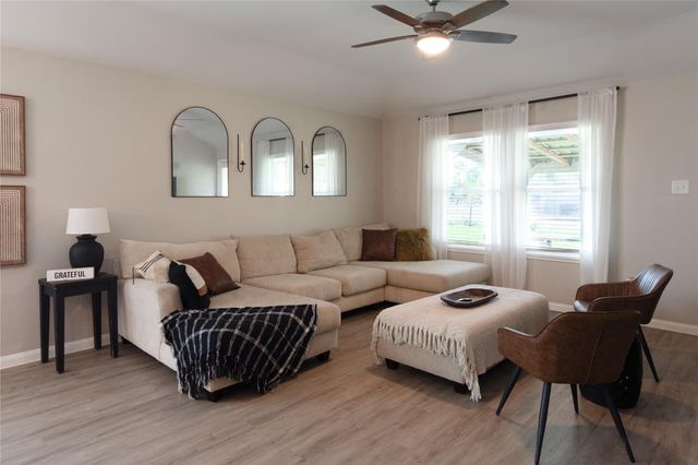 38340 Park View Drive, Hempstead, TX 77445