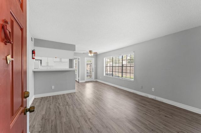 2750 Holly Hall Street 815, Houston, TX 77054