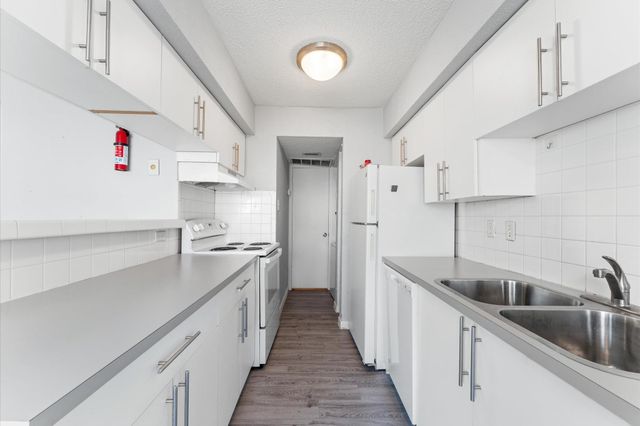 2750 Holly Hall Street 815, Houston, TX 77054