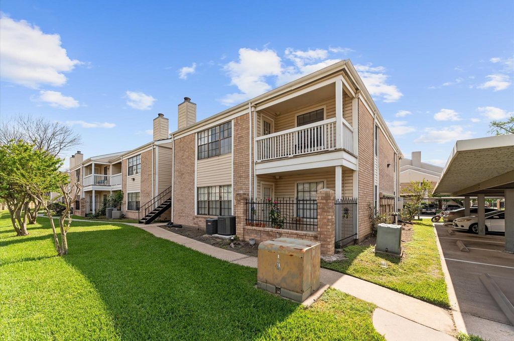 2750 Holly Hall Street 815, Houston, TX 77054