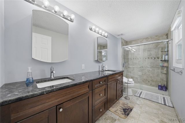 9 Kelly Ann Drive, Lancaster, NY 14086