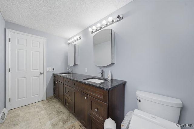 9 Kelly Ann Drive, Lancaster, NY 14086