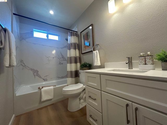 887 Linnea Ave, Ashland, CA 94580