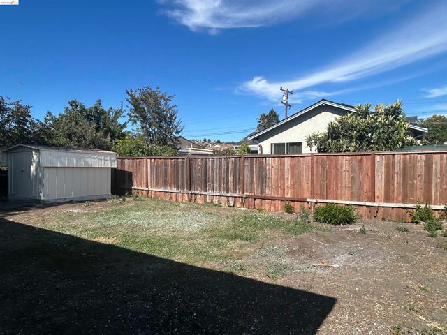 887 Linnea Ave, Ashland, CA 94580