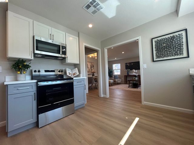 887 Linnea Ave, Ashland, CA 94580