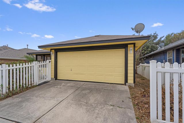 744 Fairway, Kyle, TX 78640