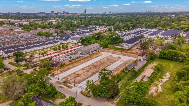 8906 Knoll Leaf Street, Houston, TX 77080