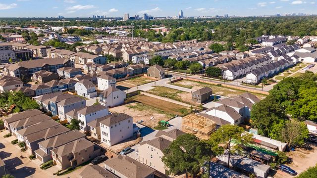 8906 Knoll Leaf Street, Houston, TX 77080