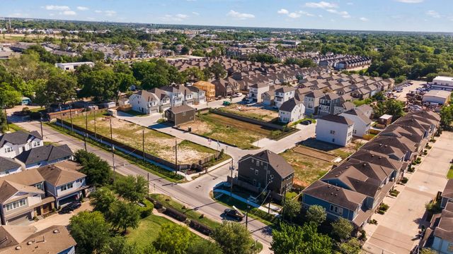 8906 Knoll Leaf Street, Houston, TX 77080