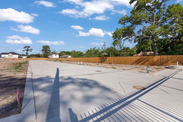 8906 Knoll Leaf Street, Houston, TX 77080