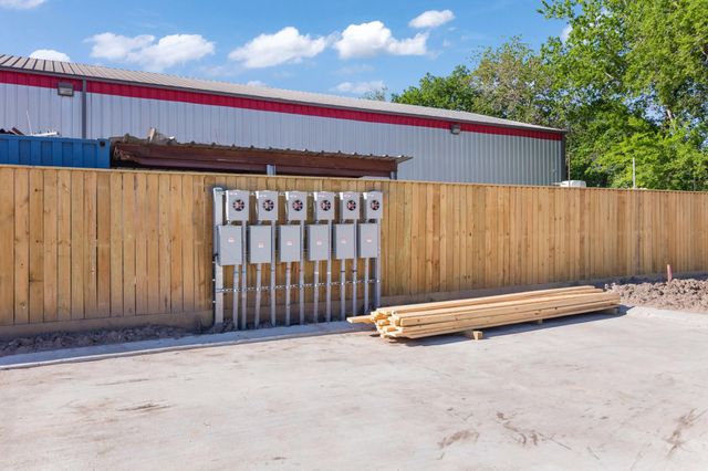 8906 Knoll Leaf Street, Houston, TX 77080