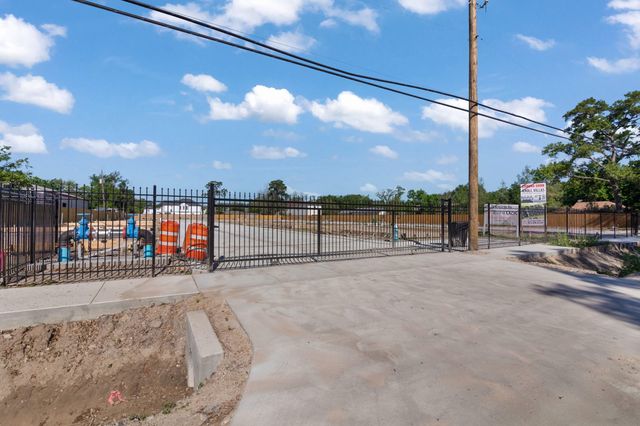 8906 Knoll Leaf Street, Houston, TX 77080