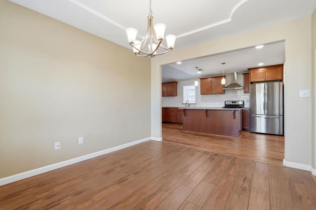 Image 17 of property listing at 702 Montecito Court, Lemoore, CA 93245